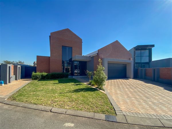 6 Bedroom House 6 Bedroom House