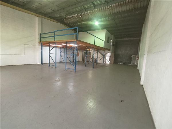 302  m² Industrial space