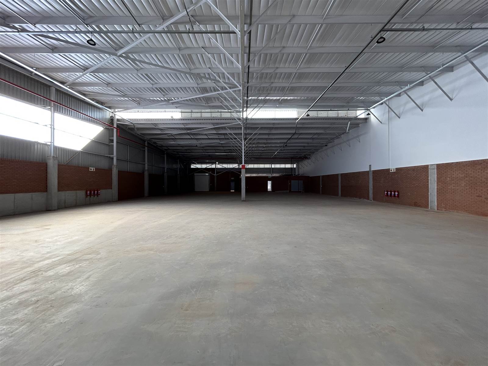 2196  m² Industrial space in Glen Marais photo number 4