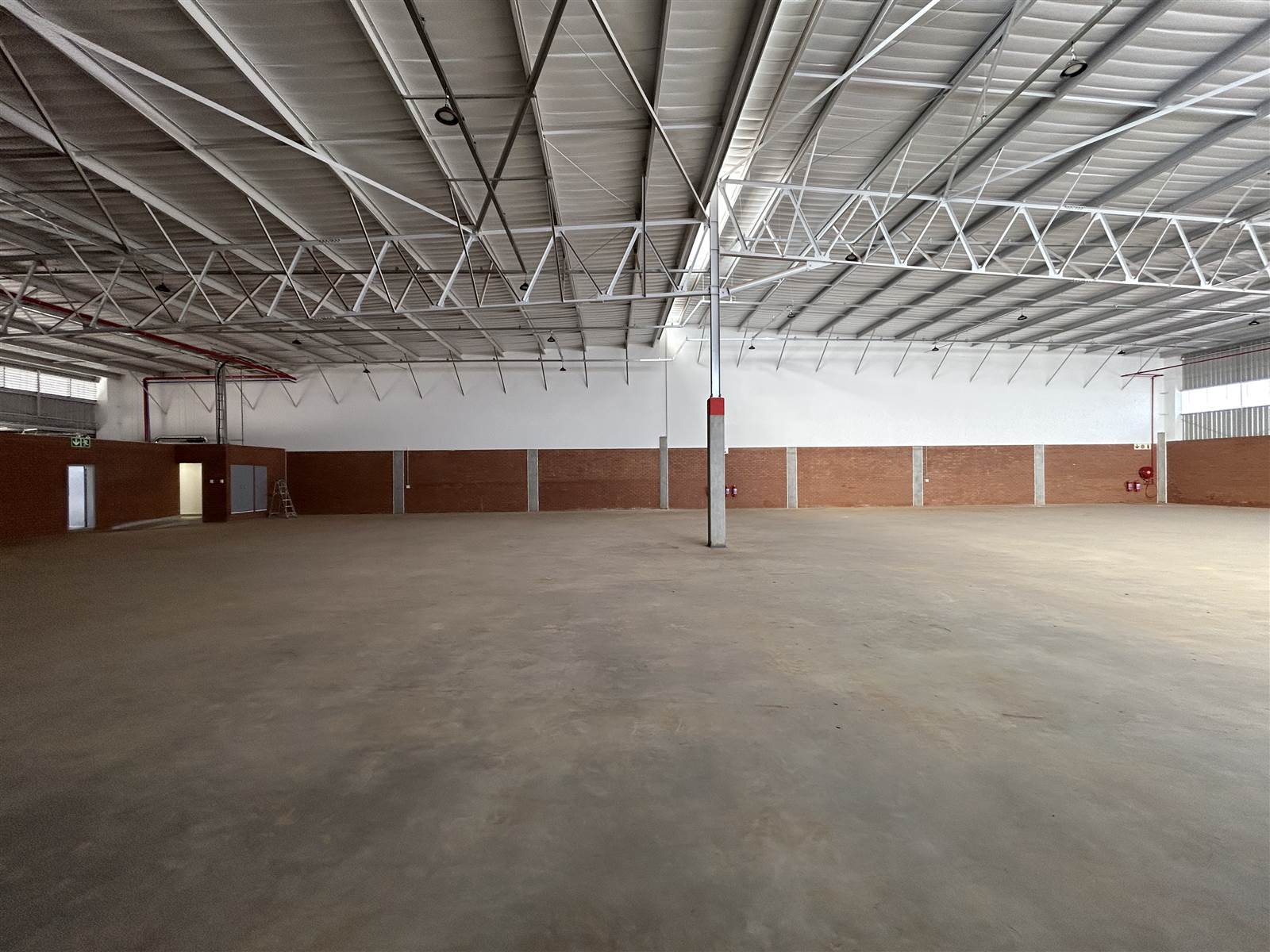 2196  m² Industrial space in Glen Marais photo number 1