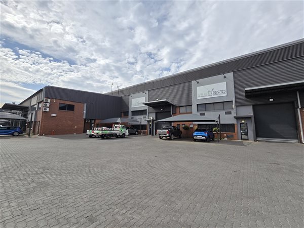 1 570  m² Industrial space