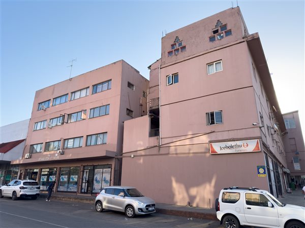 4 300  m² Commercial space