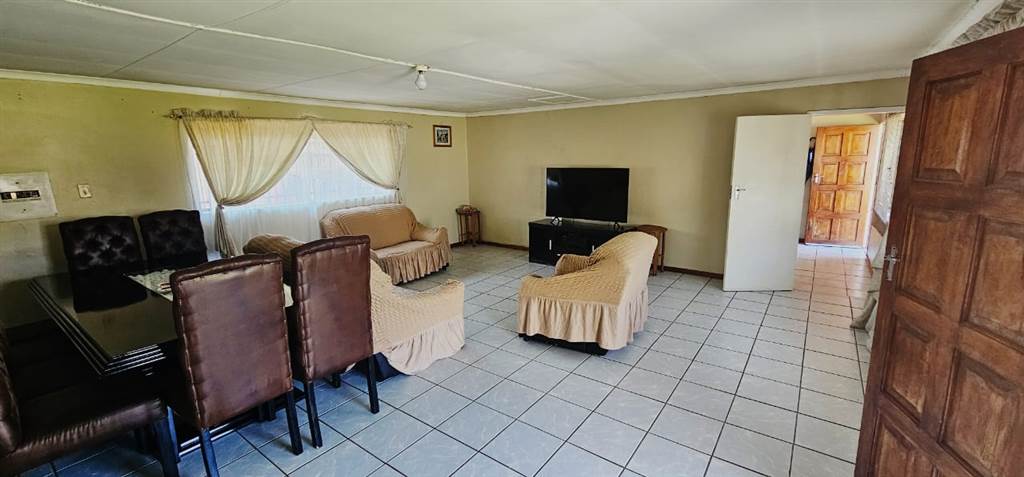 3 Bed House in Booysens photo number 2