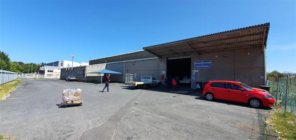 2400  m² Industrial space in Airport Industria photo number 5