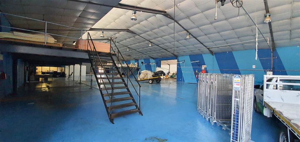 2400  m² Industrial space in Airport Industria photo number 8