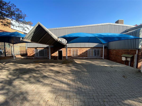 775  m² Industrial space