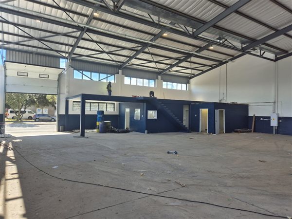 546 m² Industrial space 546 m² Industrial space