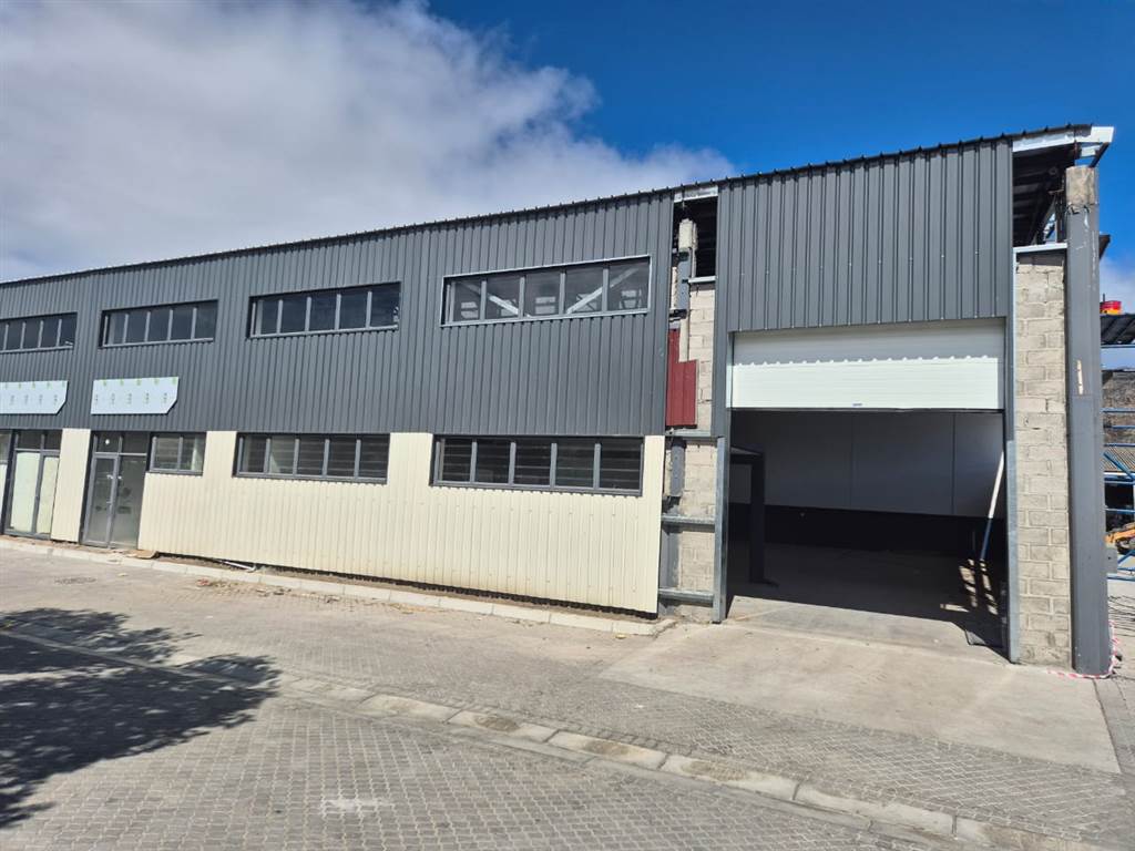 546 m² Industrial space 546 m² Industrial space