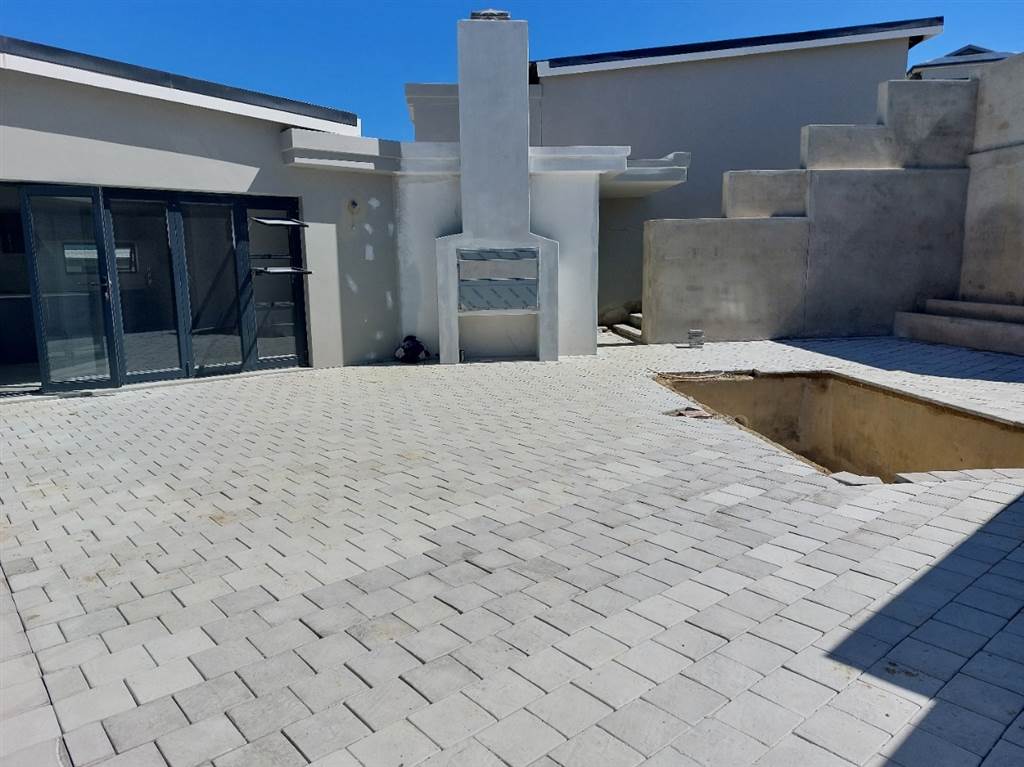 4 Bed House in Lower Robberg photo number 21