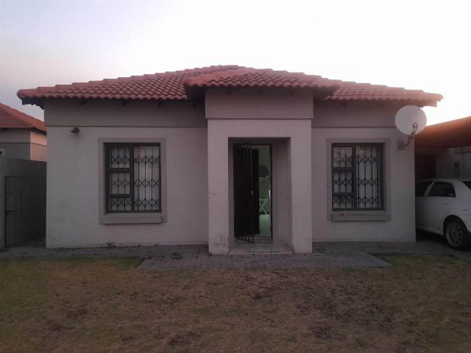 2 Bed Apartment in Secunda photo number 1