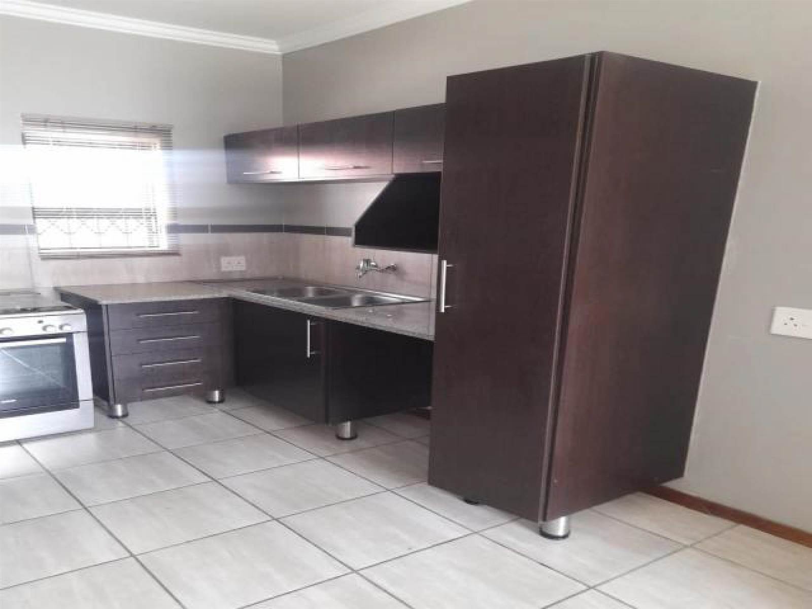 2 Bed Apartment in Secunda photo number 5