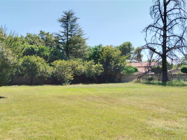 1005 m² Land available in Henley on Klip