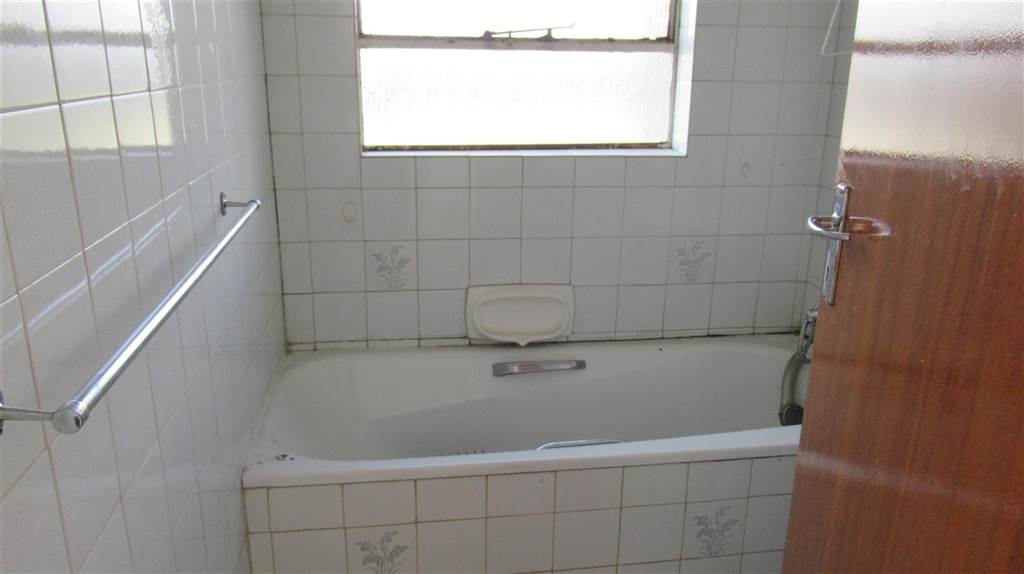 3 Bed Townhouse in Vereeniging Central photo number 21