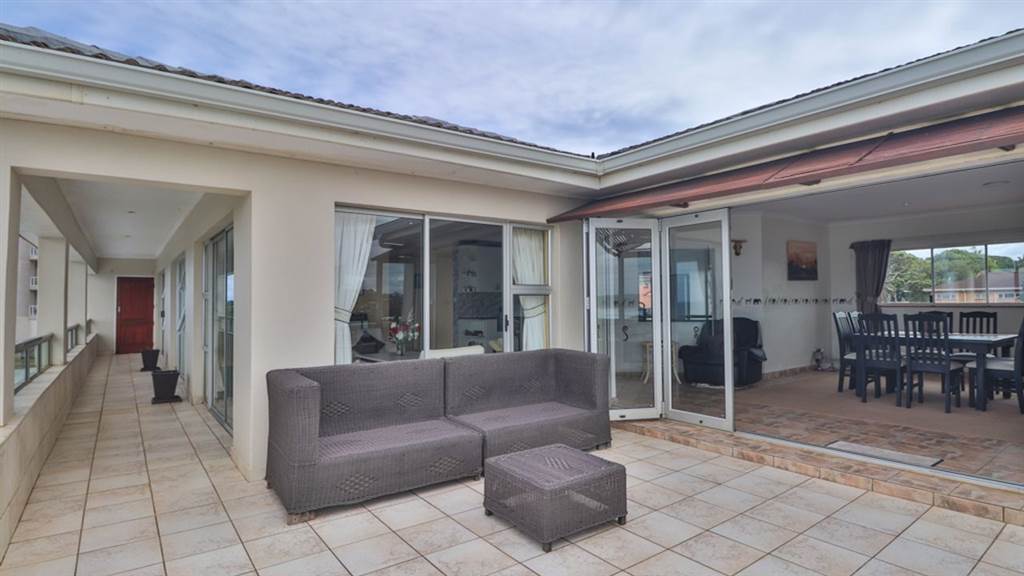 3 Bed Apartment in Scottburgh Central photo number 17