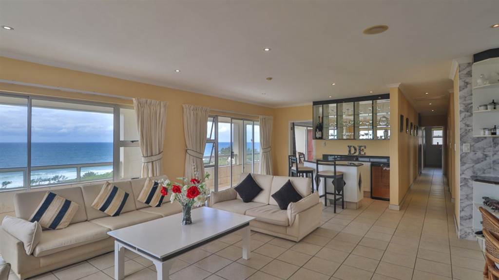 3 Bed Apartment in Scottburgh Central photo number 6