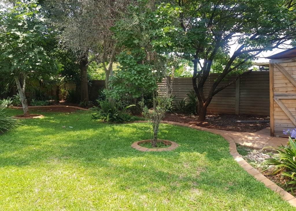 4 Bed House in Rietfontein photo number 17