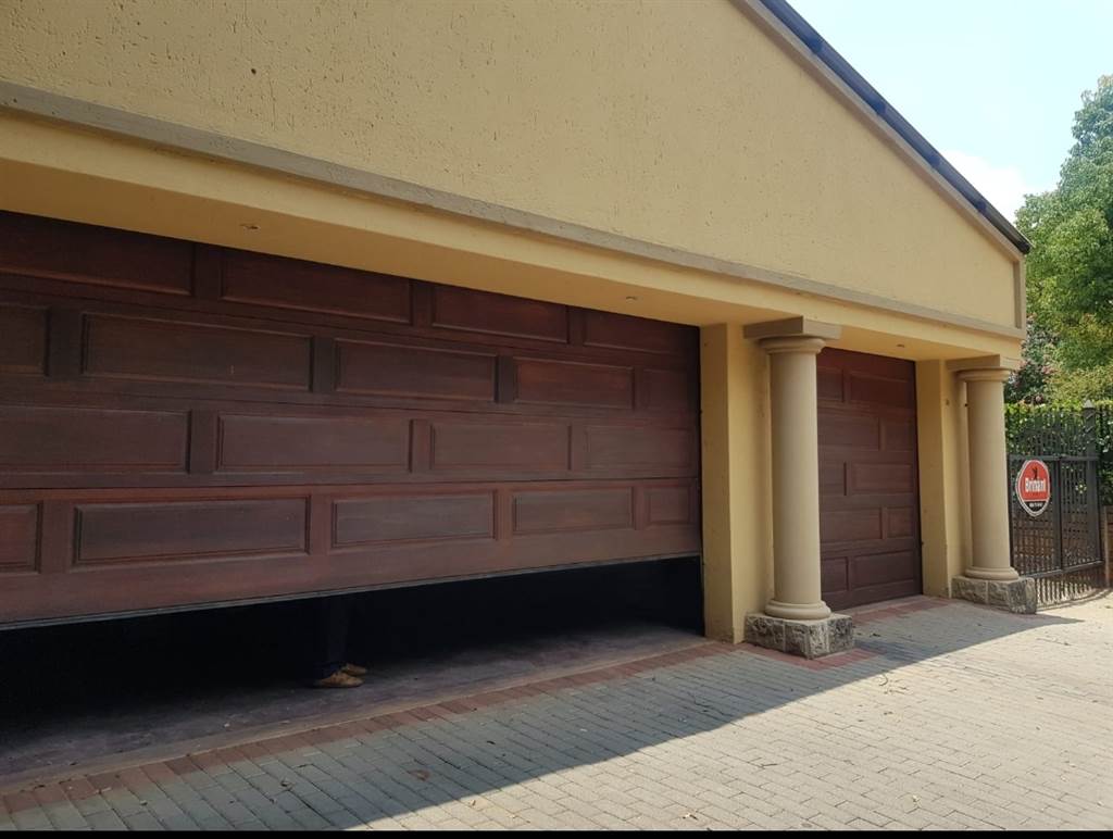 4 Bed House in Rietfontein photo number 5