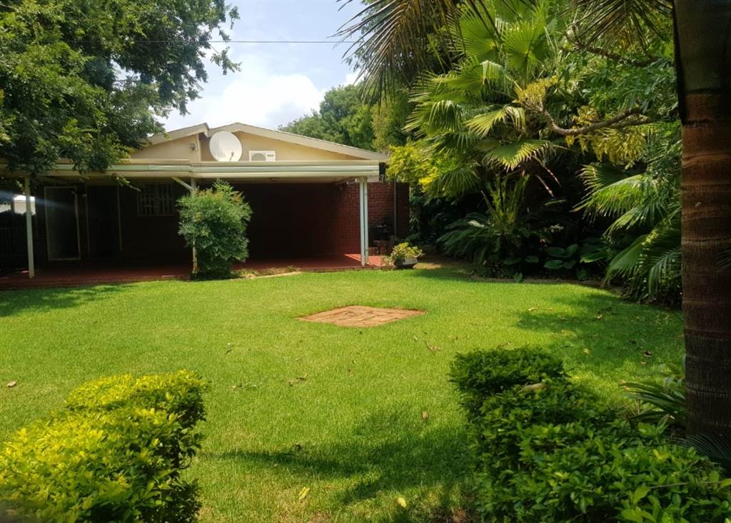4 Bed House in Rietfontein photo number 16