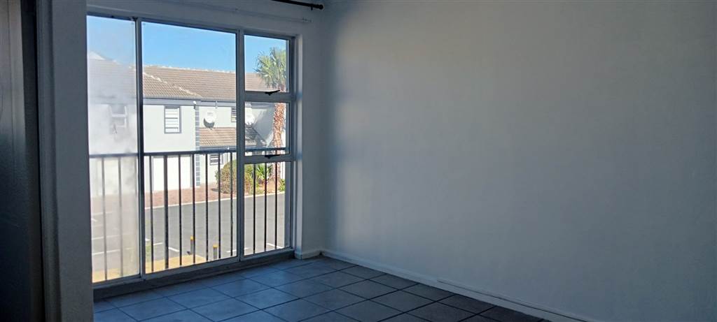 2 Bed Townhouse in Gordons Bay Central photo number 3