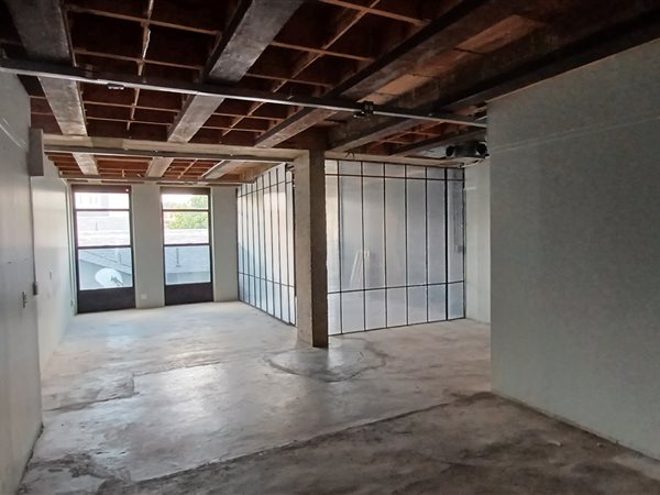 76  m² Commercial space