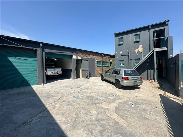 850  m² Industrial space in Roodepoort Central