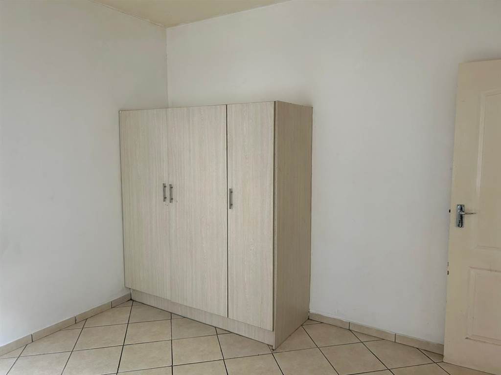 2 Bed Apartment in Woodhurst photo number 5