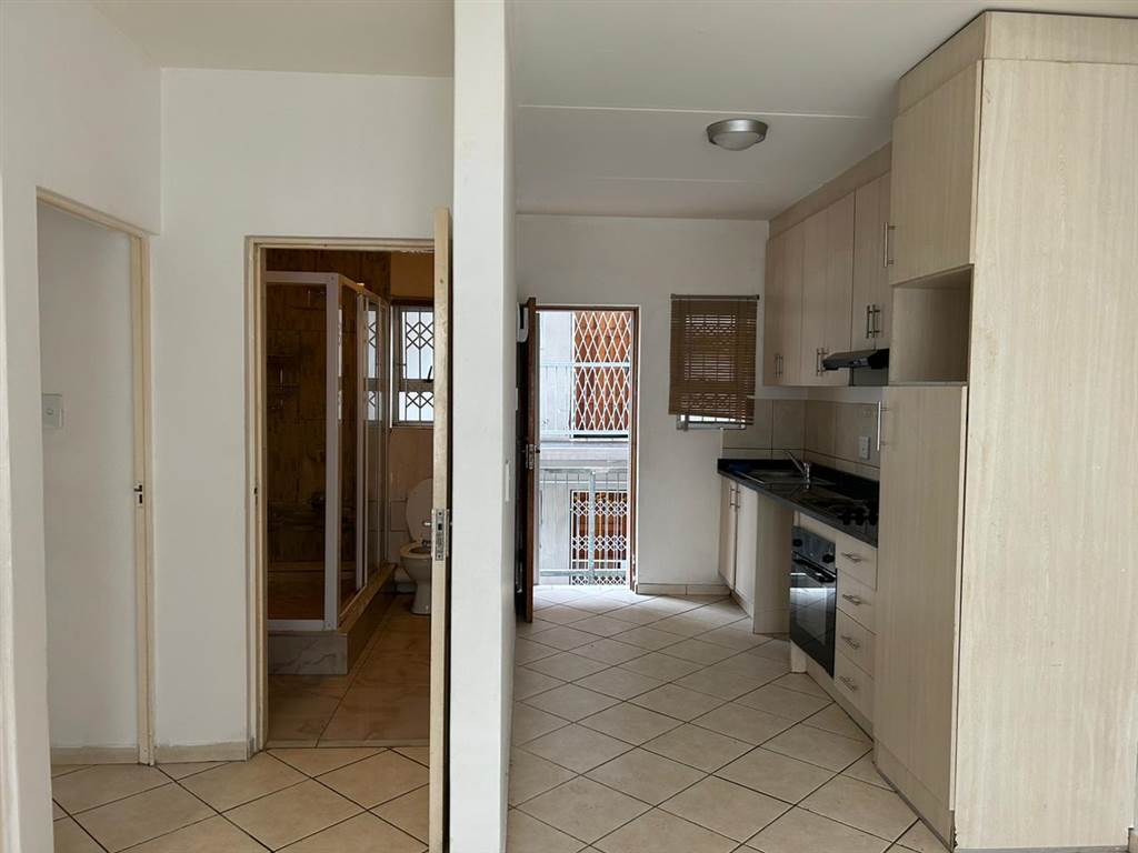 2 Bed Apartment in Woodhurst photo number 8