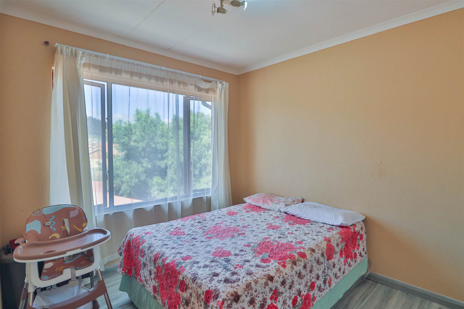 2 Bed Apartment in Meredale photo number 11