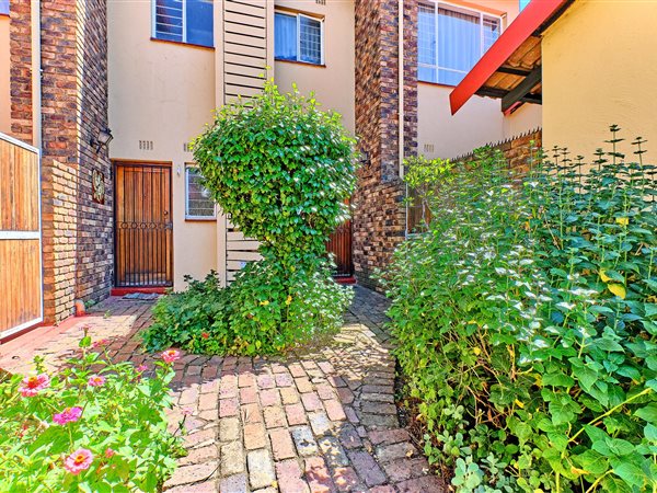 2 Bed Townhouse in Gallo Manor