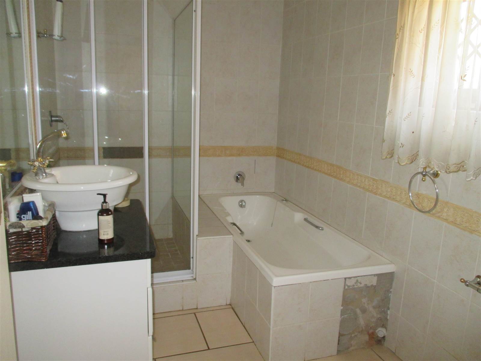 4 Bed House in Leeuwfontein Estate photo number 23
