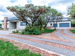 4 Bed House in Pebble Rock
