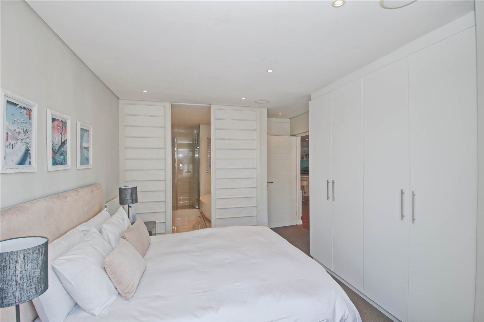 2 Bed Apartment in Mouille Point photo number 19