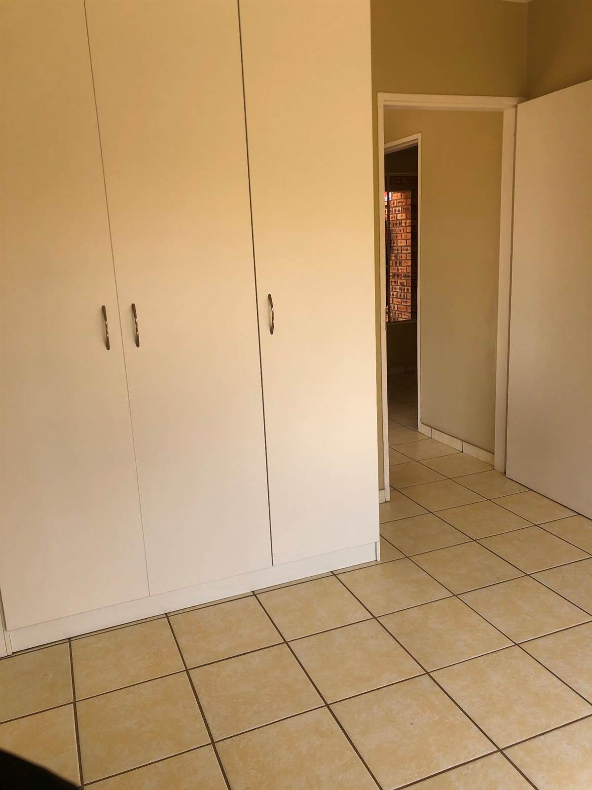 2 Bed Flat in Randfontein South photo number 3