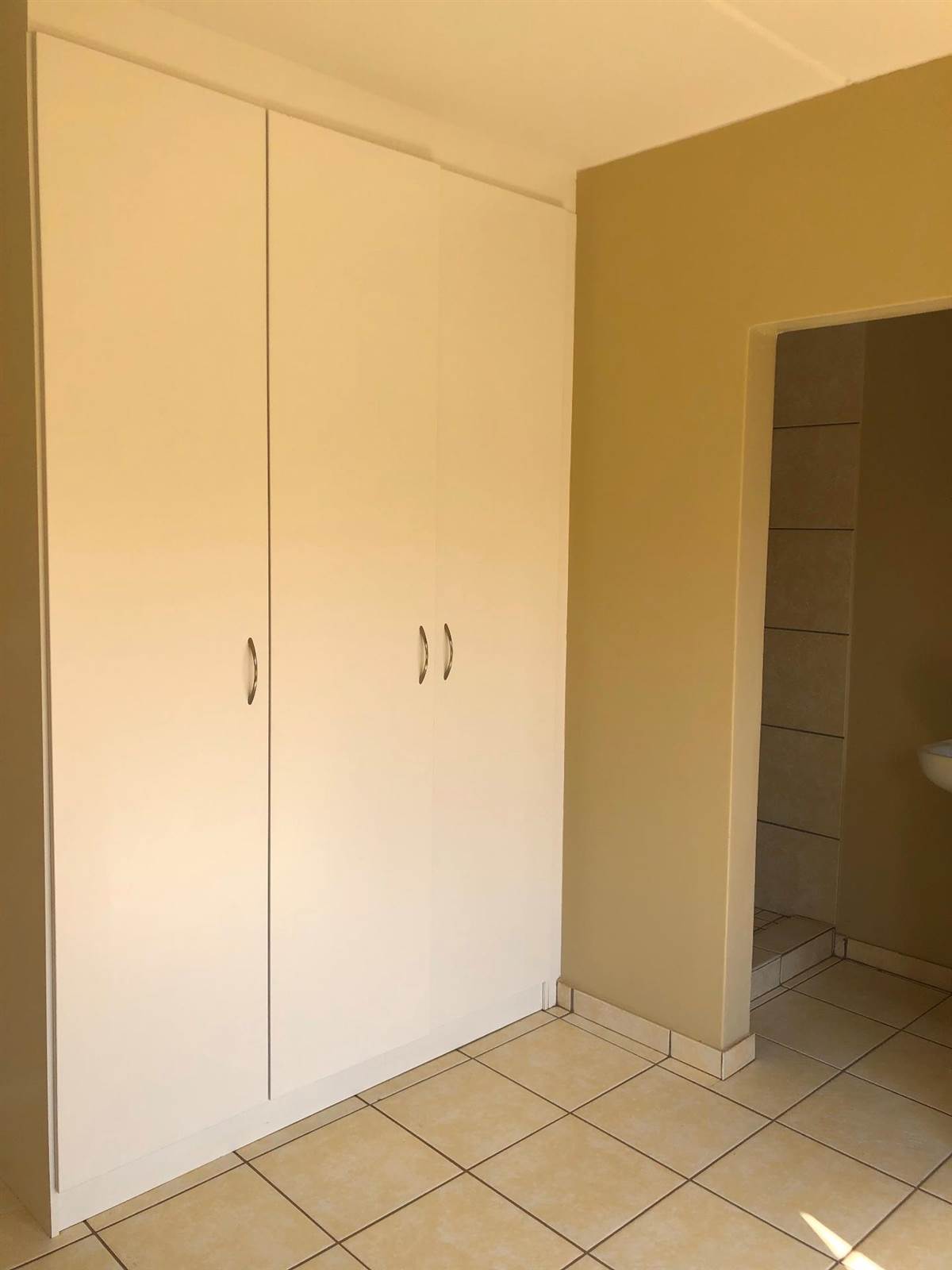2 Bed Flat in Randfontein South photo number 10