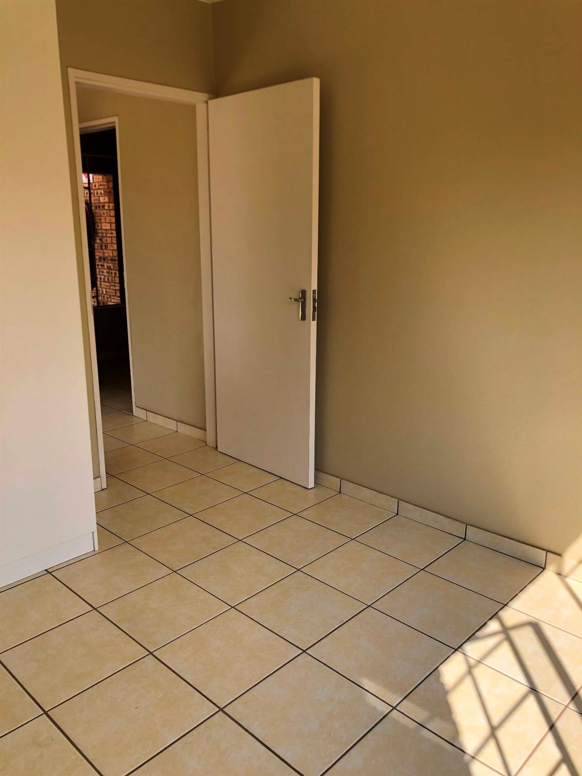 2 Bed Flat in Randfontein South photo number 2