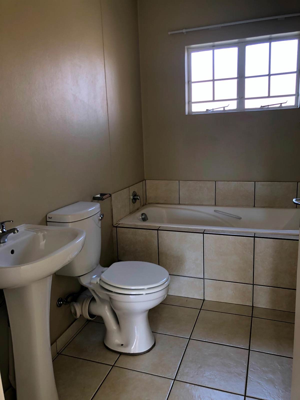 2 Bed Flat in Randfontein South photo number 7
