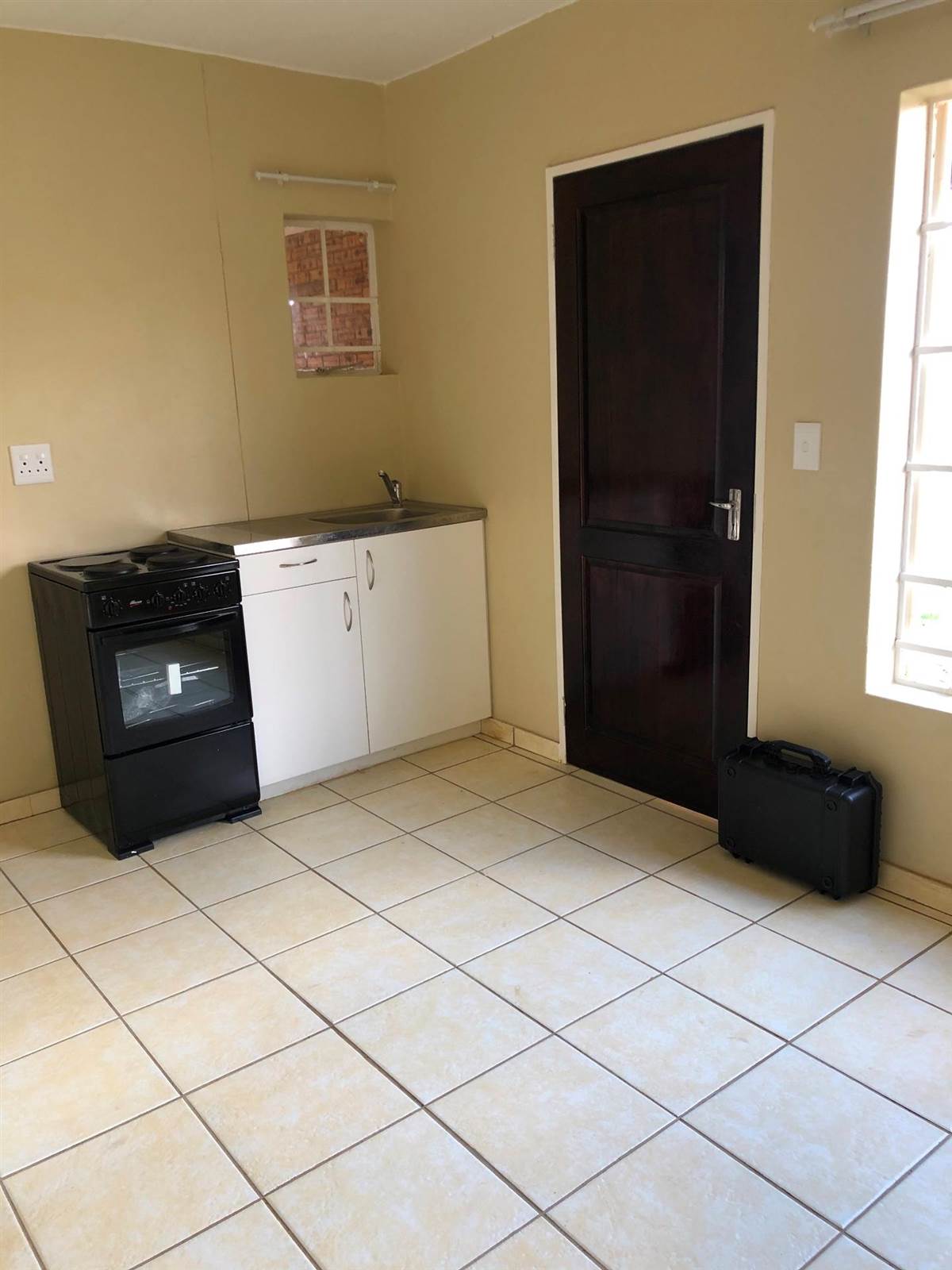 2 Bed Flat in Randfontein South photo number 16