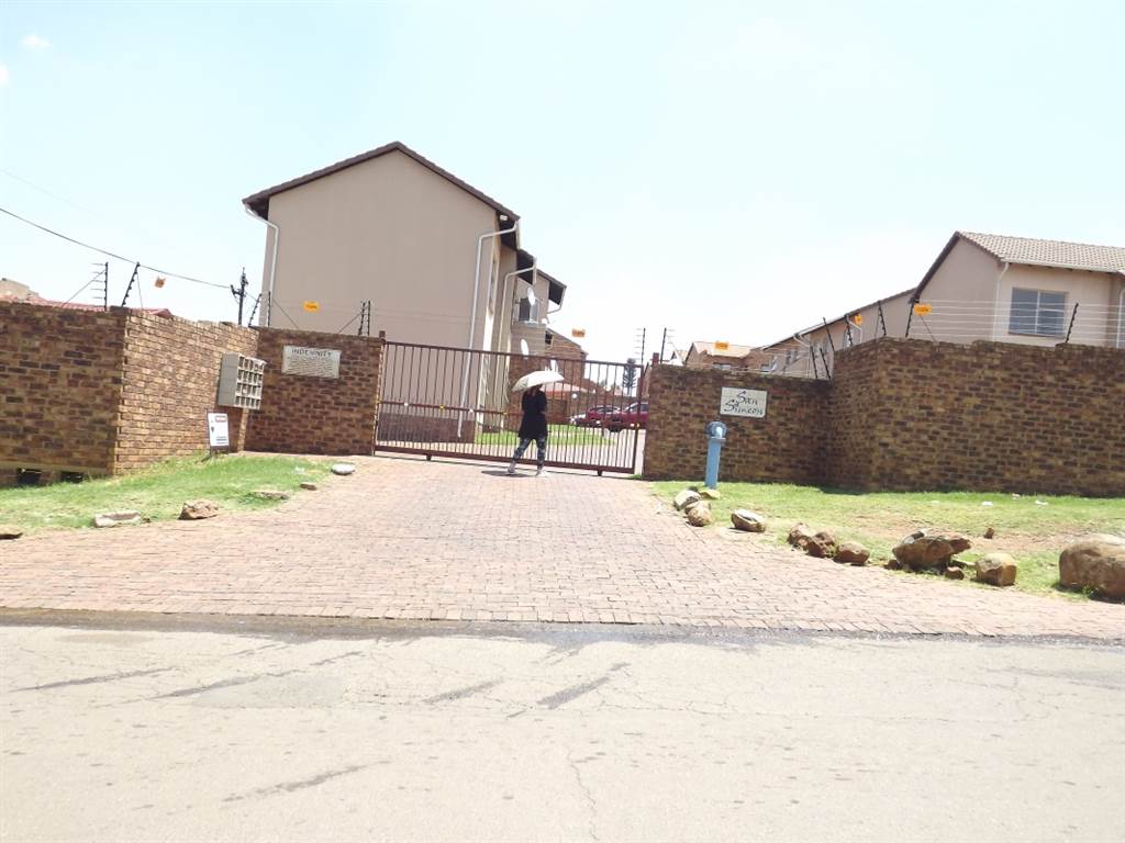 2 Bed Townhouse in Naturena photo number 16