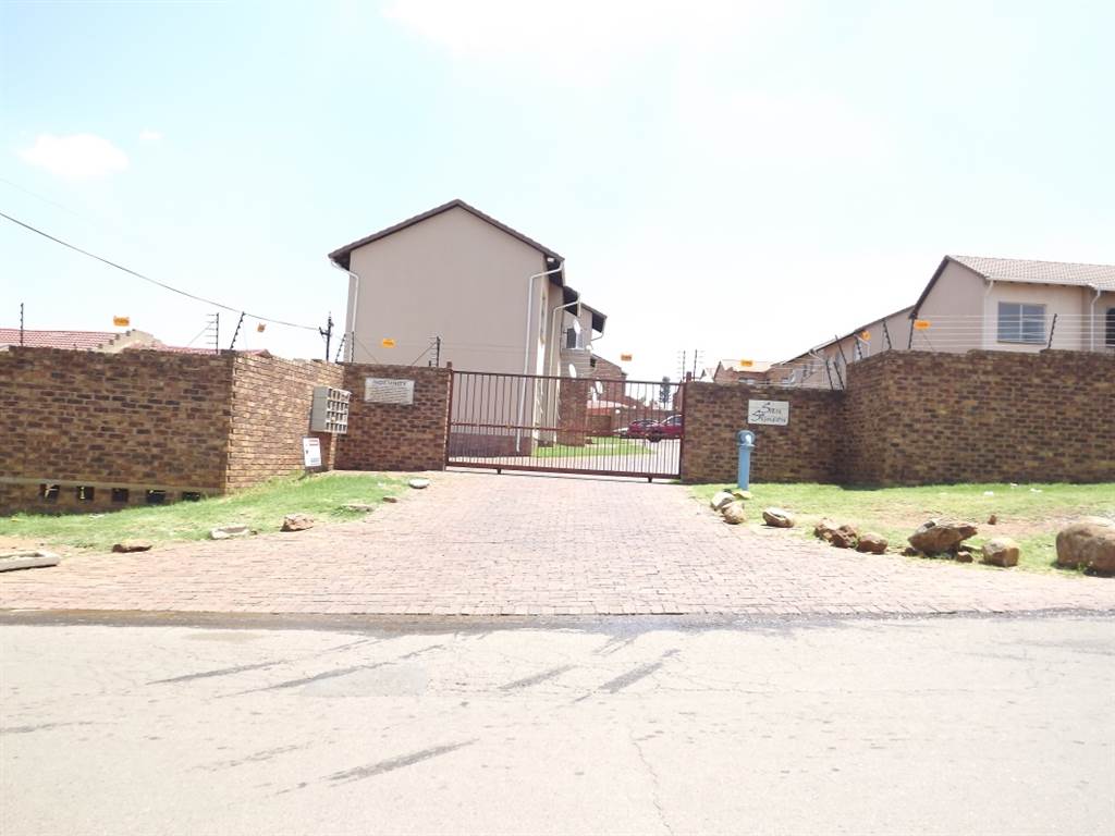 2 Bed Townhouse in Naturena photo number 2