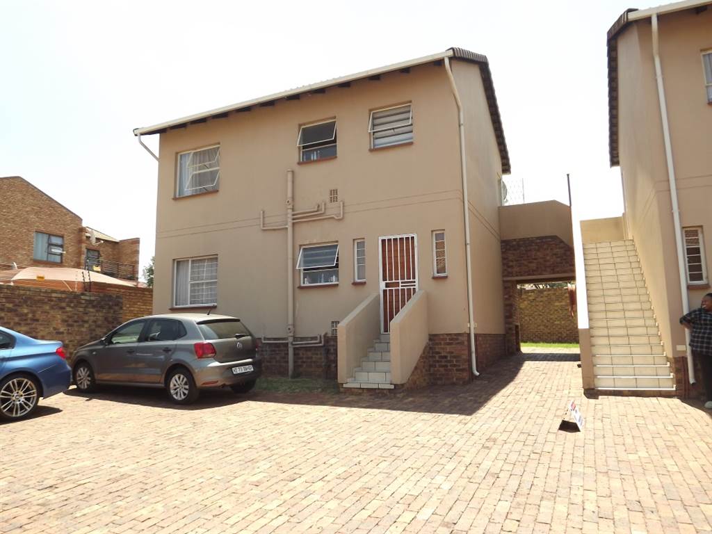 2 Bed Townhouse in Naturena photo number 13
