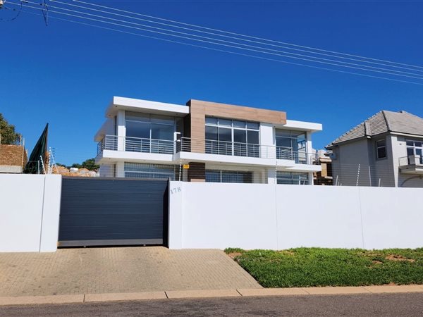 6 Bedroom House