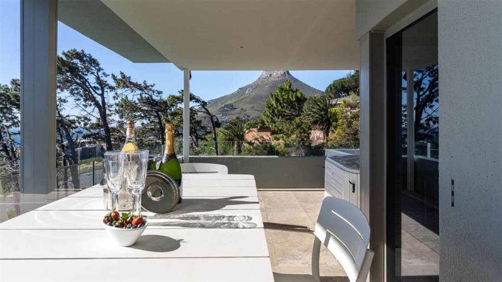 4 Bed House in Camps Bay photo number 6