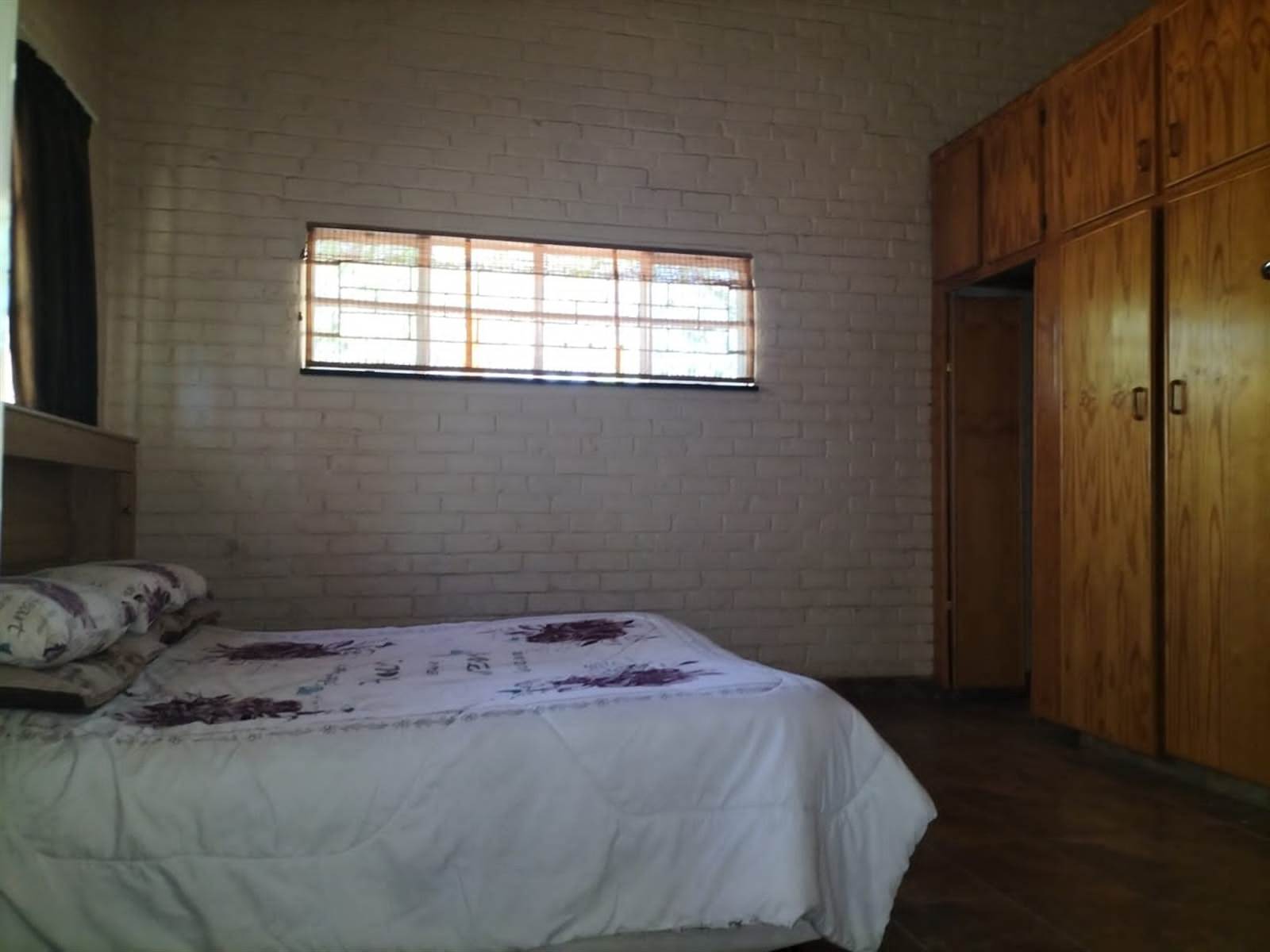 13 Bed House in Stilfontein photo number 11