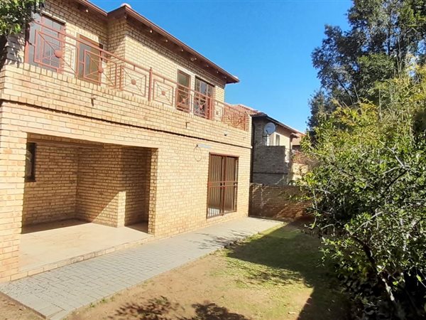 3 Bedroom Townhouse 3 Bedroom Townhouse