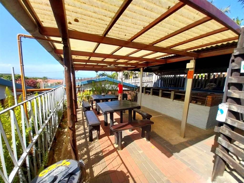1 Bed Apartment in Illovo Beach photo number 20