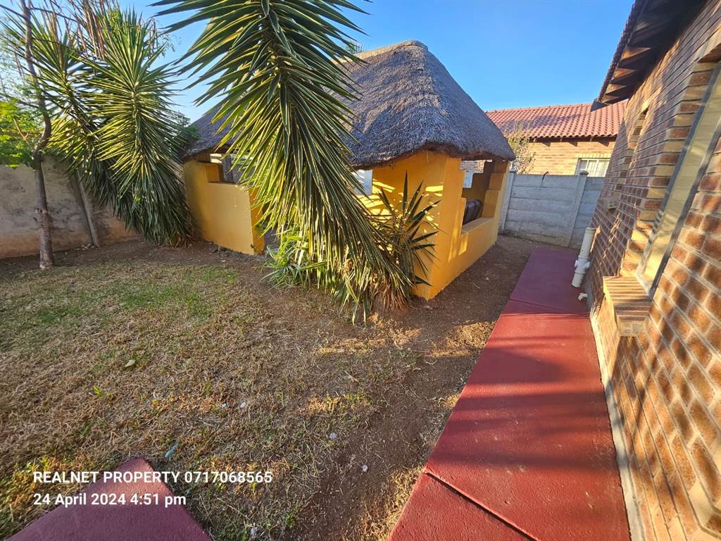 3 Bed House in Waterval East photo number 27