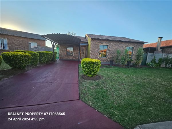 3 Bed House in Waterval East