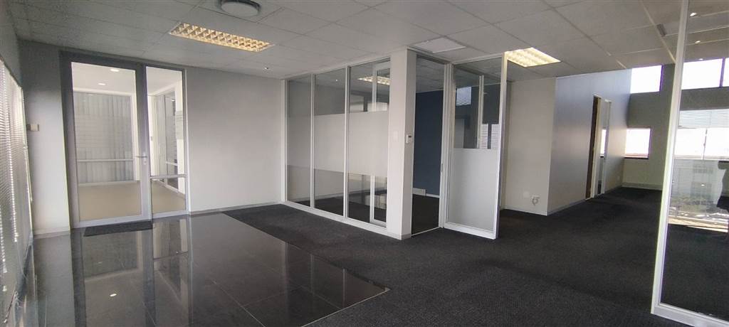 191  m² Office Space in Stamford Hill photo number 3