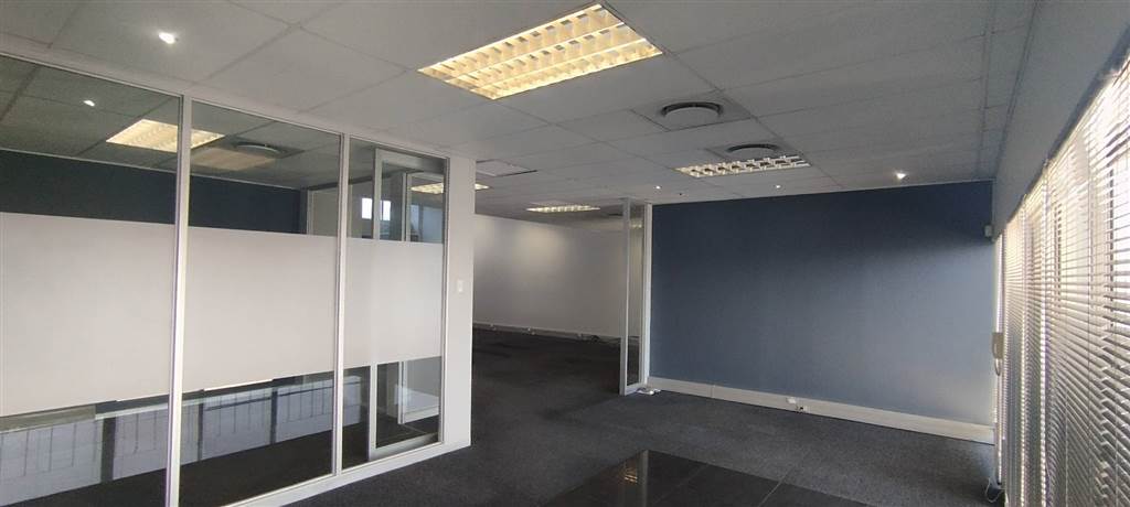 191  m² Office Space in Stamford Hill photo number 2