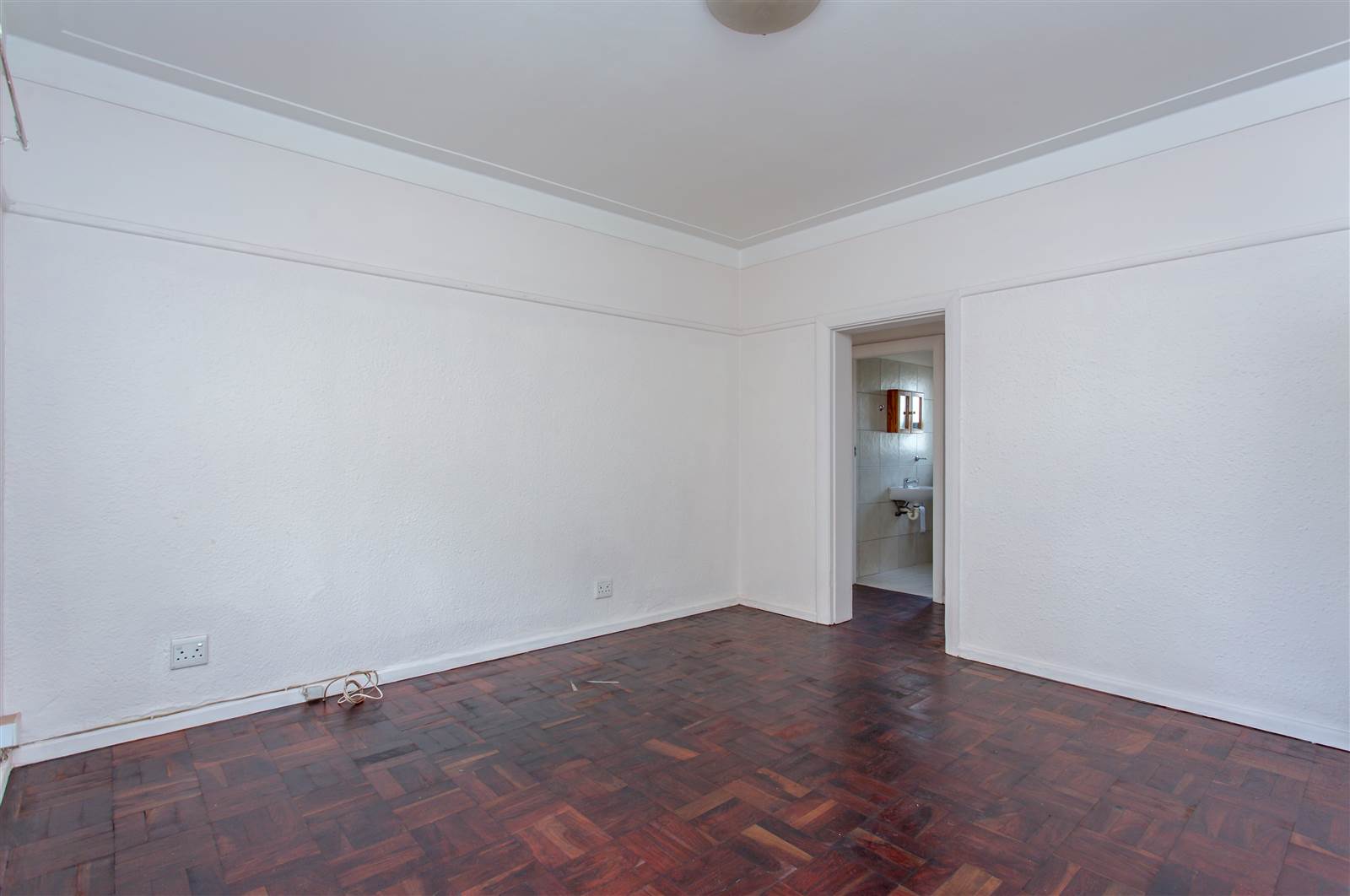 2 Bed Apartment in Claremont photo number 5